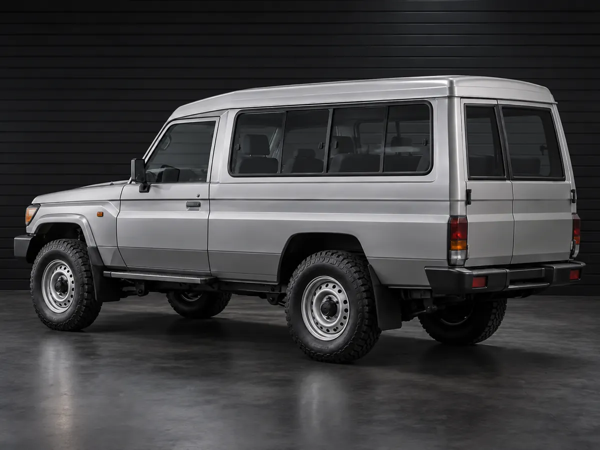 Long enclosed 78-style heavy-duty troop-carrier body