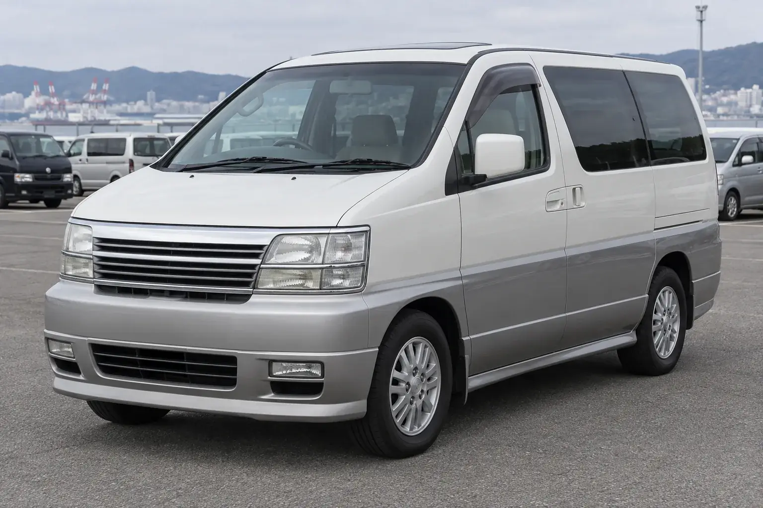 Silver Nissan Elgrand E50 minivan, front three-quarter view illustration