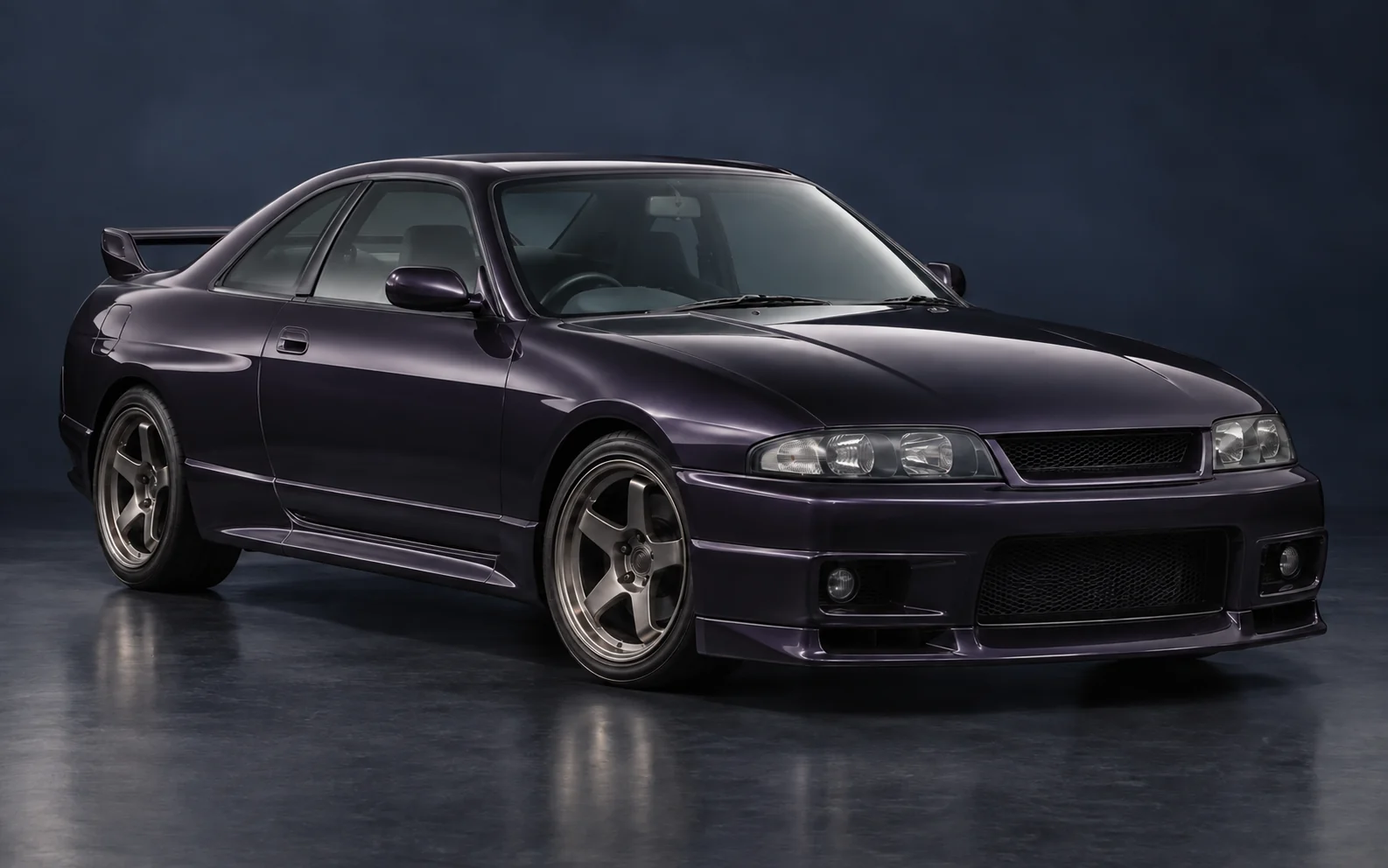 Nissan Skyline R33 GT-R three-quarter exterior view