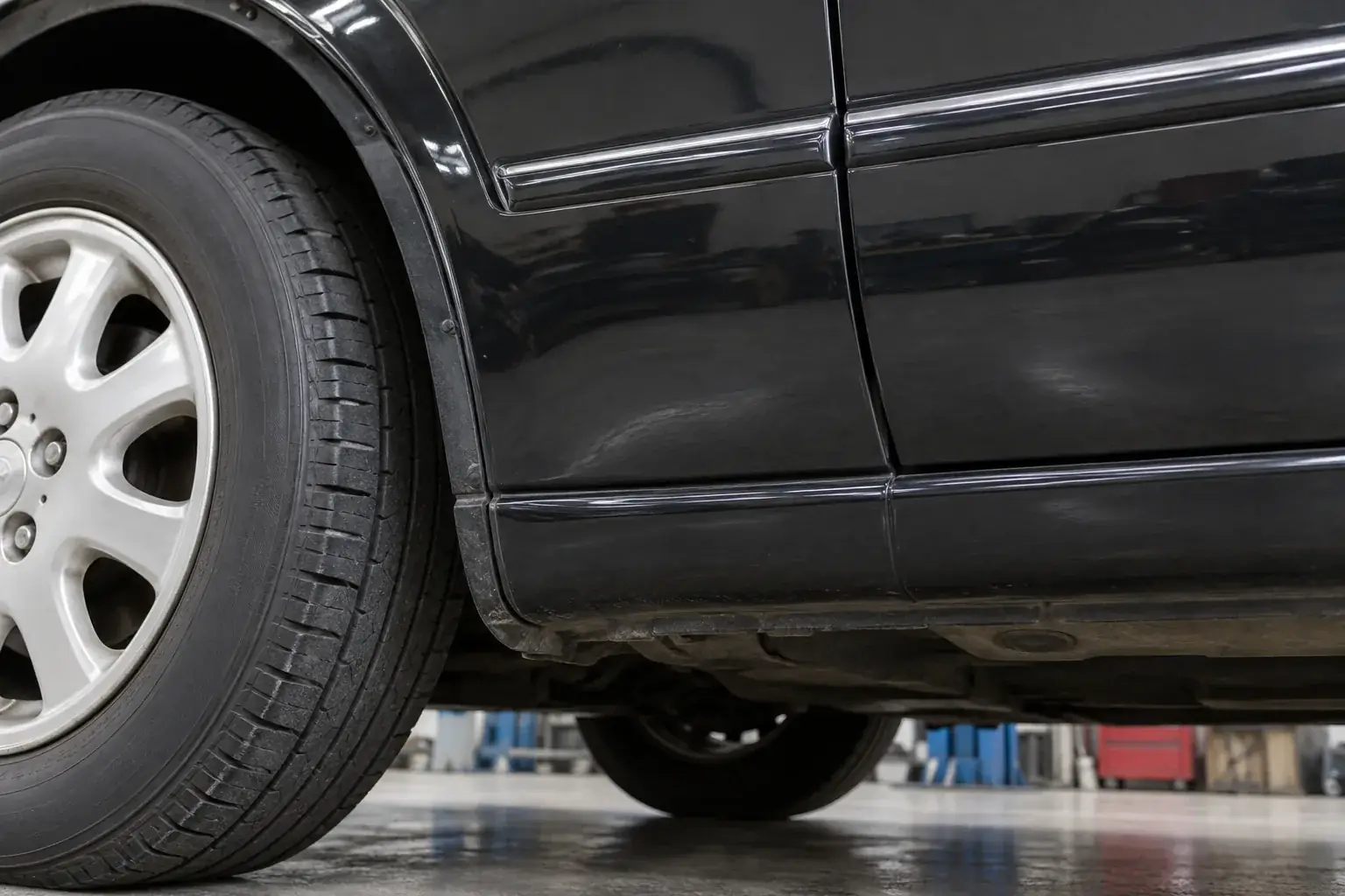 Rocker panel, door seam and wheel arch: rust-prone areas to photograph on a Subaru Pleo