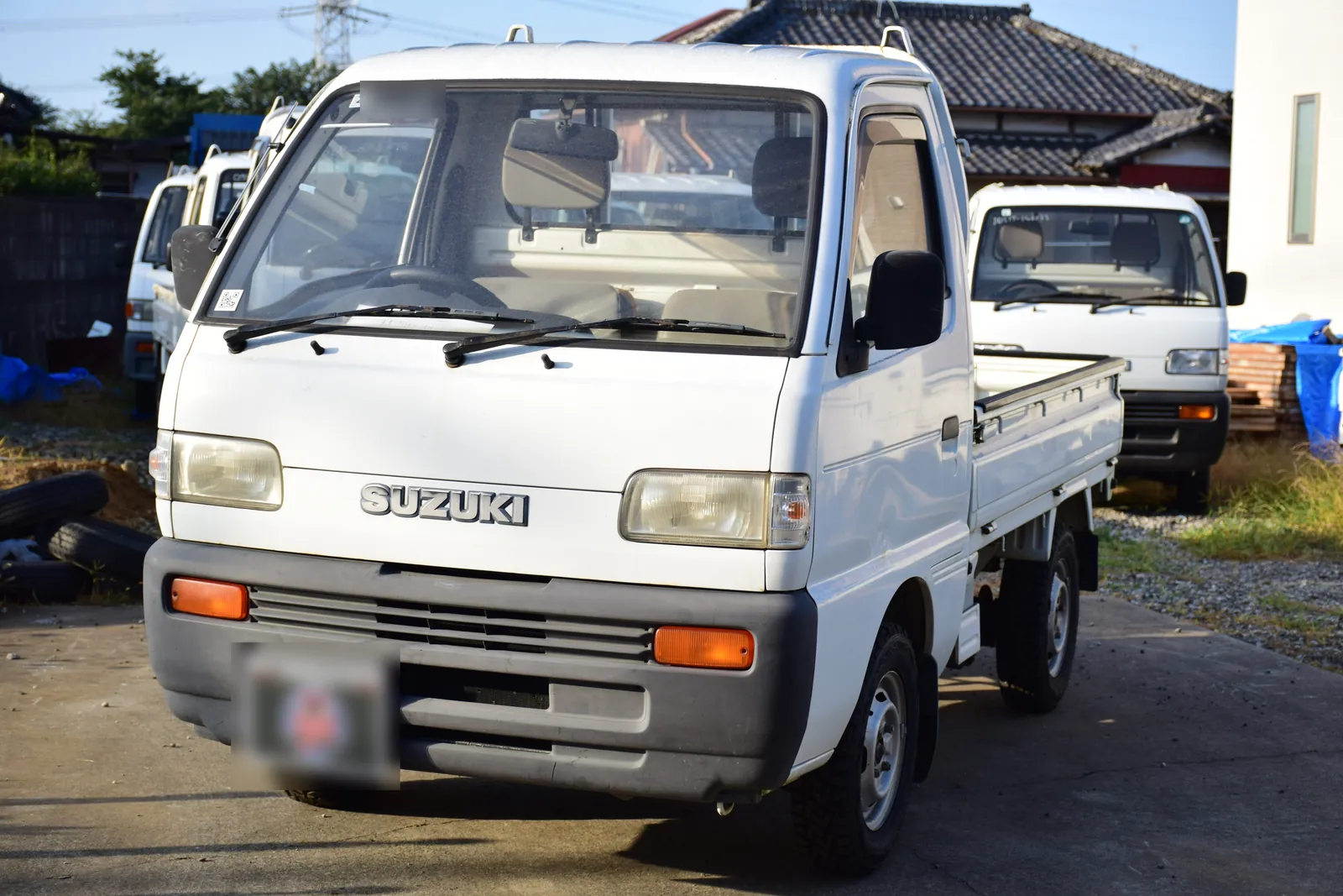 Suzuki Carry DD51T kei truck at the Mirai yard